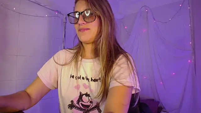 Snapshot of Giia_paiige18 chatting on 15, 12, 2025 Giia paiige18 online show from 15, 12, 2025