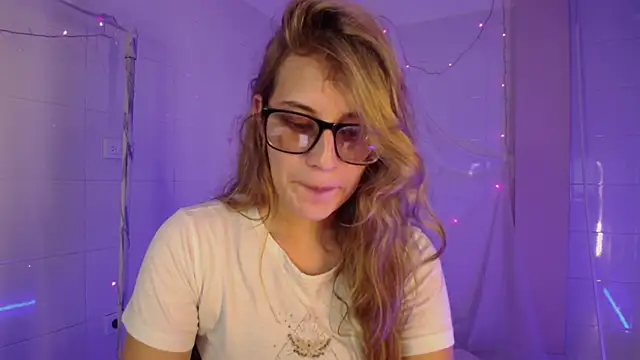 Snapshot of Giia_paiige18 chatting on 22, 12, 2025 Giia paiige18 online show from 22, 12, 2025