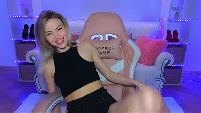 EmmyMills online show from 17, 10, 2025