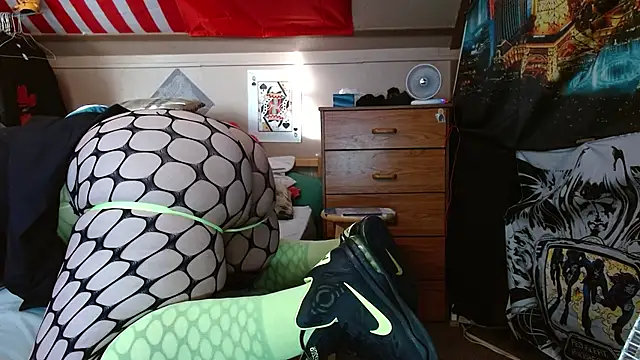 Snapshot of cosmicjones chatting on 22, 4, 2026 cosmicjones online show from 22, 4, 2026