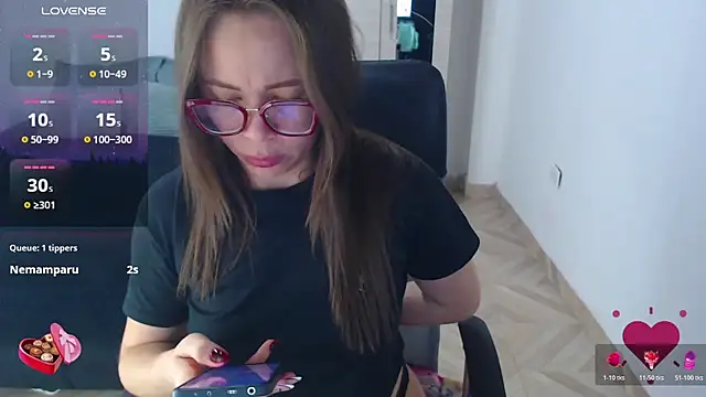 Snapshot of SharonR1 chatting on 5, 6, 2026 SharonR1 online show from 5, 6, 2026