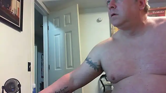 Snapshot of Mic_Oxinner chatting on 5, 5, 2026 Mic Oxinner online show from 5, 5, 2026