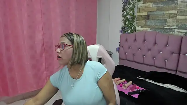 Snapshot of elizabeth_mature23 chatting on 7, 1, 2025 elizabeth mature23 online show from 7, 1, 2025