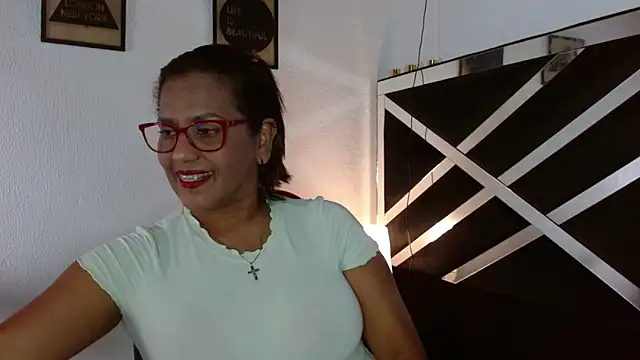 Snapshot of elizabeth_mature23 chatting on 9, 9, 2025 elizabeth mature23 online show from 9, 9, 2025