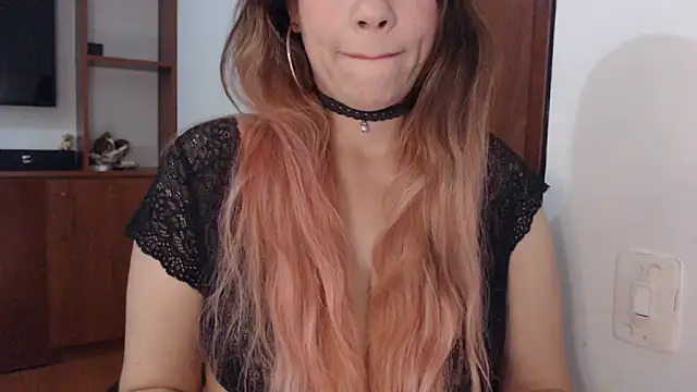 Snapshot of FREYJA- chatting on 23, 9, 2025 FREYJA- online show from 23, 9, 2025