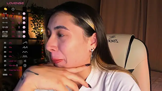 Snapshot of DarlaLike chatting on 4, 10, 2025 DarlaLike online show from 4, 10, 2025