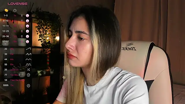 Snapshot of DarlaLike chatting on 8, 10, 2025 DarlaLike online show from 8, 10, 2025