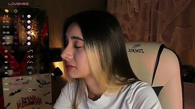 Snapshot of DarlaLike chatting on 22, 10, 2025 DarlaLike online show from 22, 10, 2025