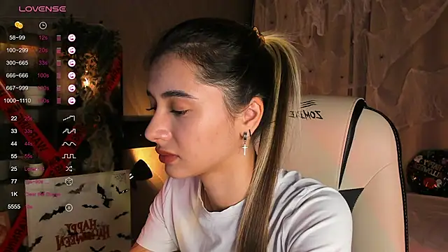 Snapshot of DarlaLike chatting on 23, 10, 2025 DarlaLike online show from 23, 10, 2025