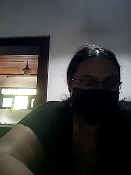 Snapshot of FemMom chatting on 8, 10, 2025 FemMom online show from 8, 10, 2025