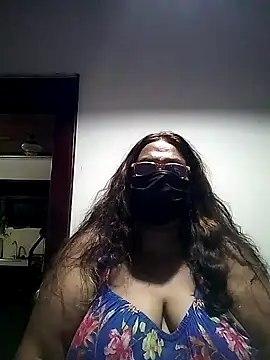 Snapshot of FemMom chatting on 19, 10, 2025 FemMom online show from 19, 10, 2025