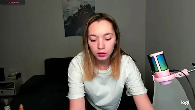 MiaThaine online show from 5, 12, 2024