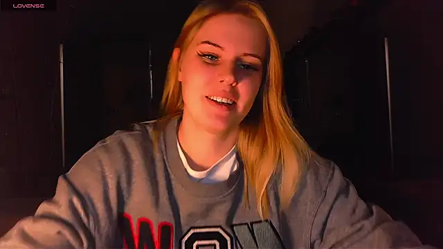 VoluptuousDreams online show from 2, 2, 2025