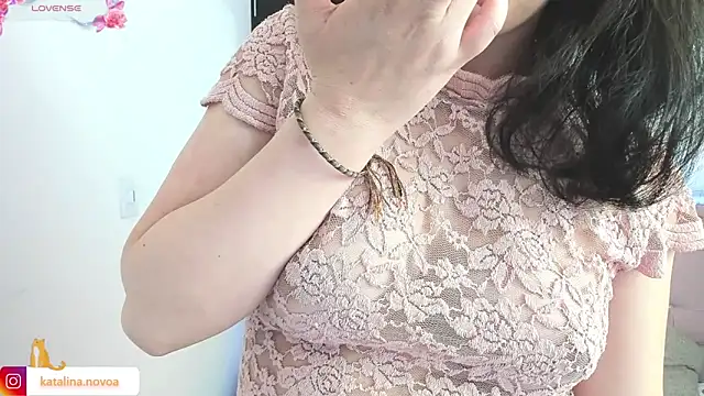 Katalina novoa online show from 25, 1, 2025