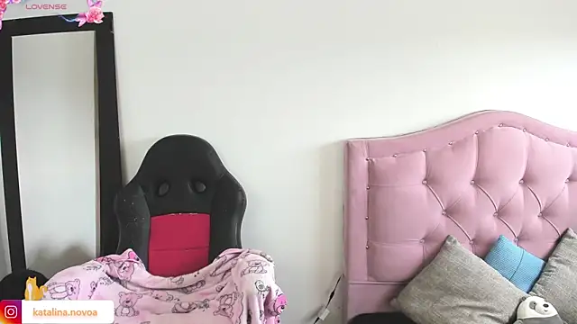 Katalina novoa online show from 29, 1, 2025