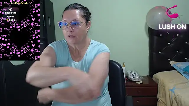 Snapshot of hairyglad69 chatting on 12, 9, 2025 hairyglad69 online show from 12, 9, 2025