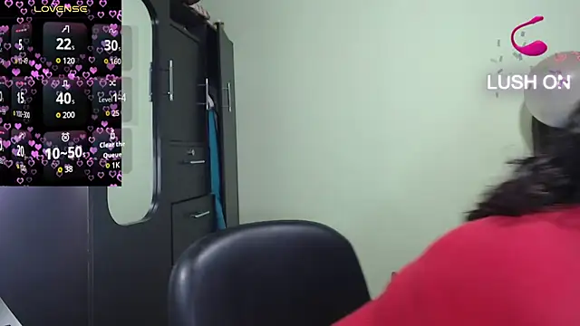 Snapshot of hairyglad69 chatting on 6, 10, 2025 hairyglad69 online show from 6, 10, 2025