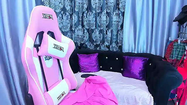 KamilaFoxy online show from 4, 2, 2025