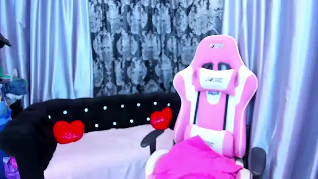 KamilaFoxy online show from 17, 9, 2025