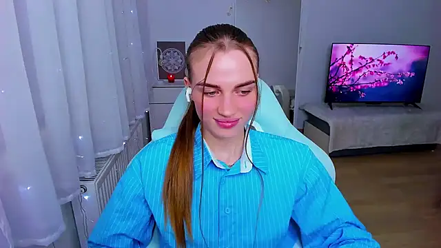 StellaLawless online show from 13, 12, 2024
