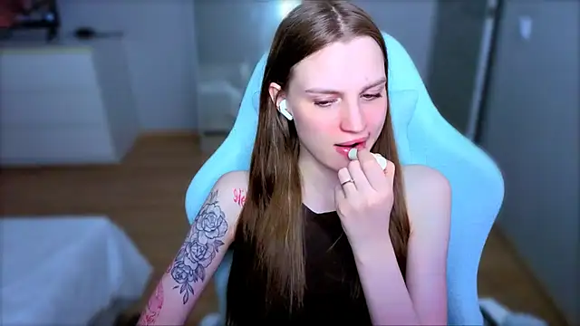 StellaLawless online show from 10, 5, 2026