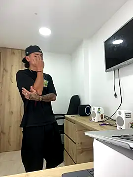 Snapshot of bob_petterson chatting on 7, 10, 2025 bob petterson online show from 7, 10, 2025