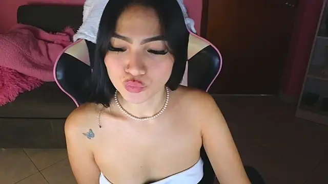Snapshot of keity_moon chatting on 25, 4, 2026 keity moon online show from 25, 4, 2026