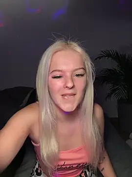 Snapshot of Allylove03 chatting on 5, 1, 2025 Allylove03 online show from 5, 1, 2025