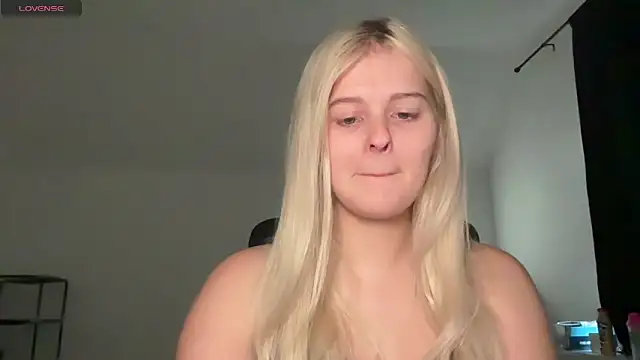 Snapshot of Allylove03 chatting on 14, 9, 2025 Allylove03 online show from 14, 9, 2025