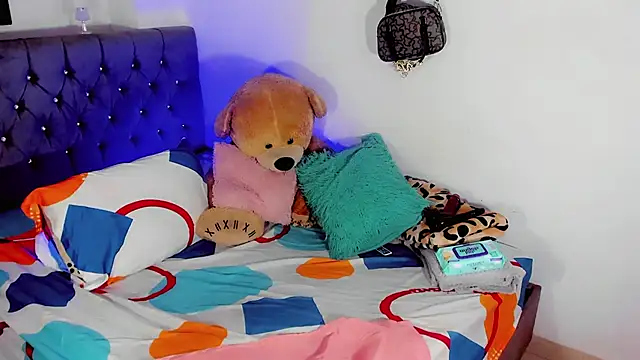 Zakura hot1 online show from 13, 11, 2025