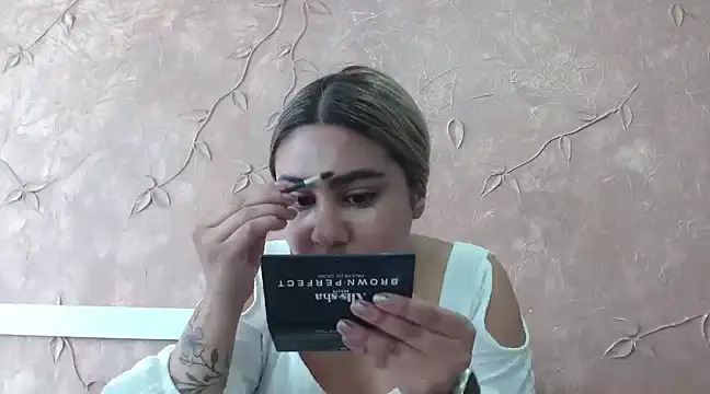 Miabonnett  online show from 25, 1, 2025