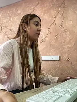 Miabonnett  online show from 15, 9, 2025