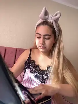 Miabonnett  online show from 11, 11, 2025