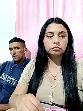 Snapshot of Chloe-And-Maximo chatting on 1, 2, 2025 Chloe-And-Maximo online show from 1, 2, 2025