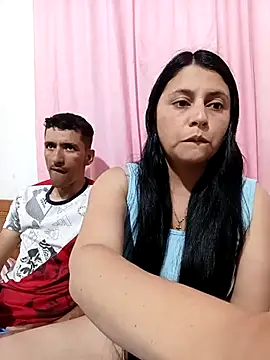 Snapshot of Chloe-And-Maximo chatting on 4, 3, 2025 Chloe-And-Maximo online show from 4, 3, 2025