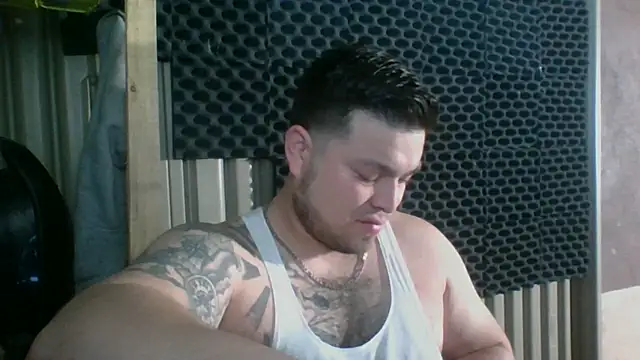 Snapshot of DirtyRcride chatting on 27, 2, 2025 DirtyRcride online show from 27, 2, 2025