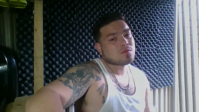 Snapshot of DirtyRcride chatting on 27, 2, 2025 DirtyRcride online show from 27, 2, 2025