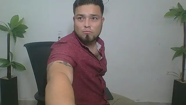 Snapshot of DirtyRcride chatting on 10, 10, 2025 DirtyRcride online show from 10, 10, 2025