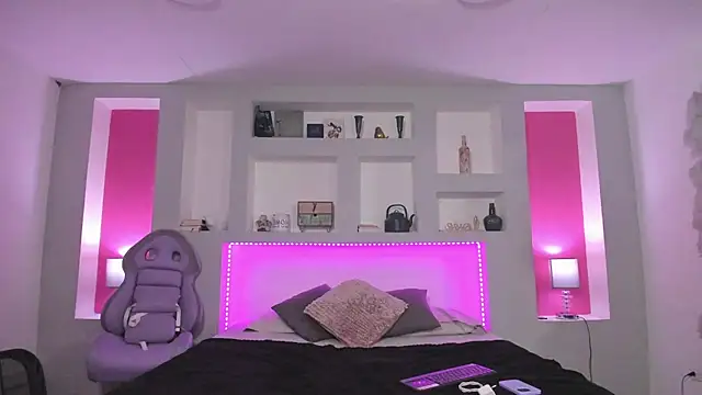 ViolettaBaker  online show from 6, 12, 2024