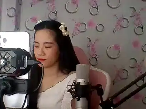 Snapshot of Nana-68 chatting on 5, 2, 2025 Nana-68 online show from 5, 2, 2025