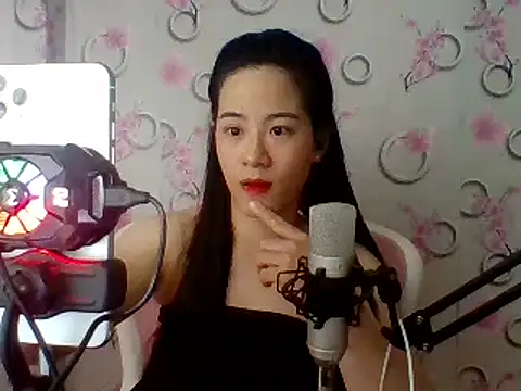 Snapshot of Nana-68 chatting on 6, 2, 2025 Nana-68 online show from 6, 2, 2025
