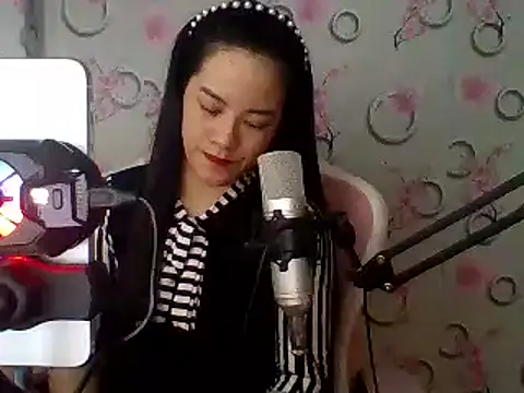 Snapshot of Nana-68 chatting on 13, 2, 2025 Nana-68 online show from 13, 2, 2025