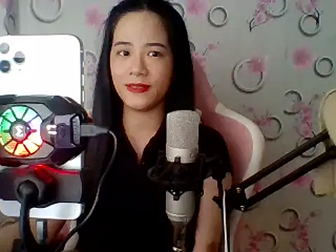 Snapshot of Nana-68 chatting on 8, 3, 2025 Nana-68 online show from 8, 3, 2025