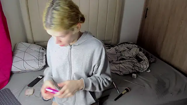 Snapshot of melo_prin chatting on 20, 10, 2025 melo prin online show from 20, 10, 2025