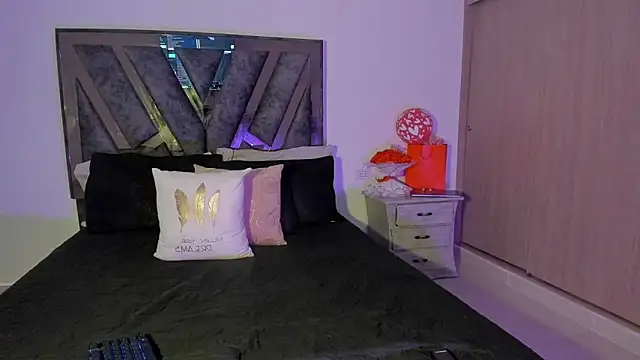 Deborah Colins online show from 17, 10, 2025