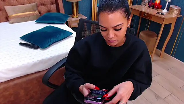 SerenaXMendez online show from 25, 1, 2025