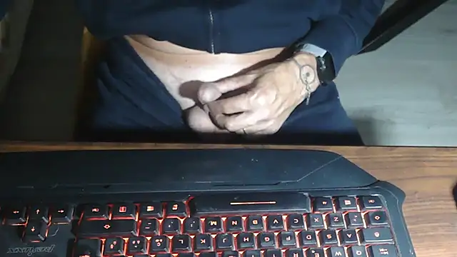 Snapshot of Adri_gard chatting on 17, 10, 2025 Adri gard online show from 17, 10, 2025