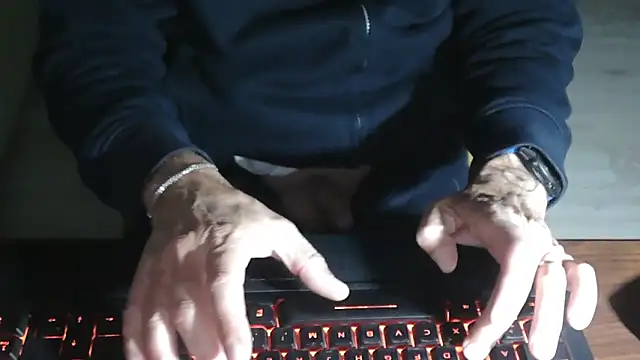 Snapshot of Adri_gard chatting on 28, 10, 2025 Adri gard online show from 28, 10, 2025