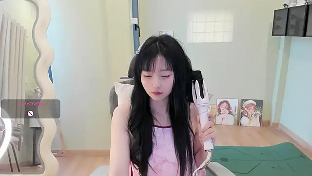 Snapshot of Nery_Asian chatting on 11, 4, 2026 Nery Asian online show from 11, 4, 2026