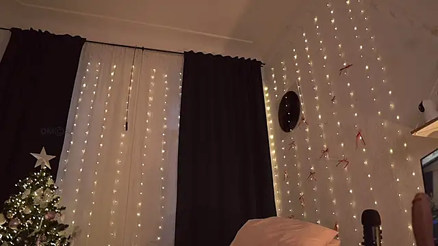 Snapshot of ifuckingtoy_ chatting on 14, 12, 2025 ifuckingtoy online show from 14, 12, 2025